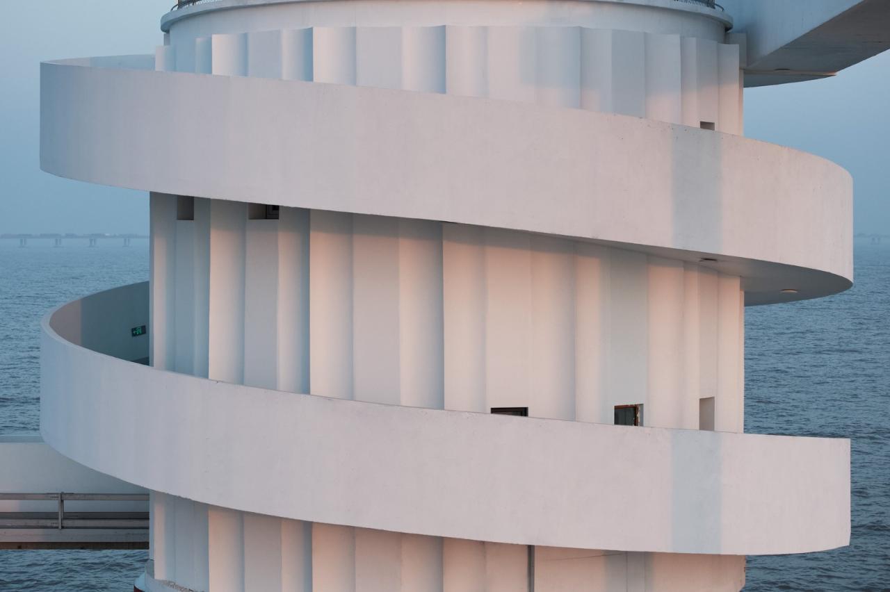 BIM建筑|扭转塔和螺旋站，上海海上的生态基础设施 / HCCH合尘建筑