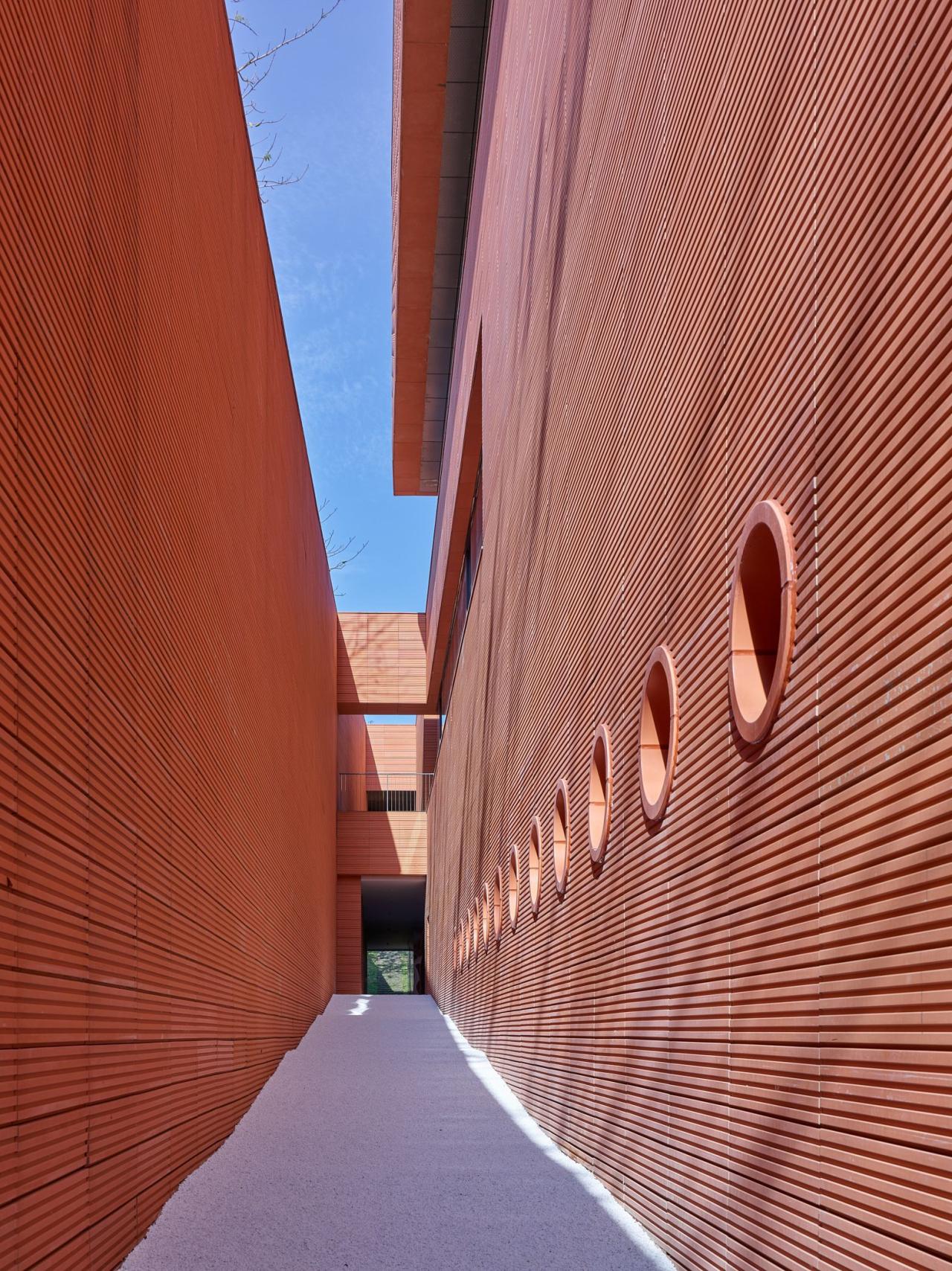 BIM建筑|海南生态智慧新城数字市政厅 / 清华大学建筑设计研究院 素朴建筑工作室