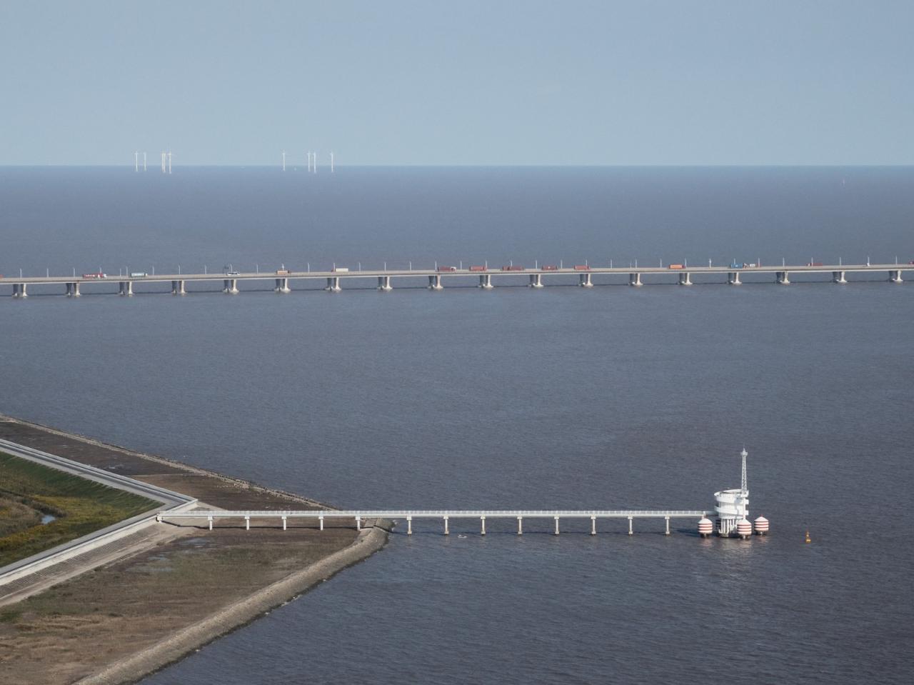 BIM建筑|扭转塔和螺旋站，上海海上的生态基础设施 / HCCH合尘建筑