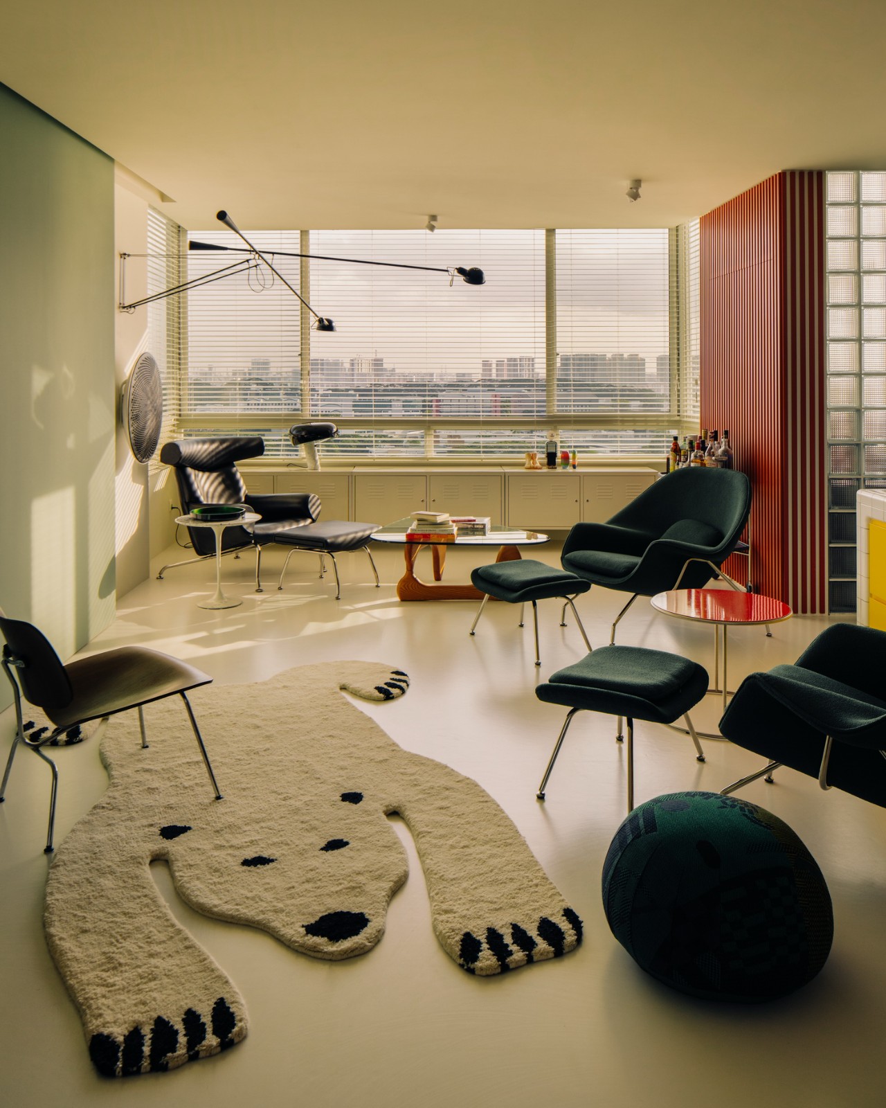 BIM建筑|灵动色彩之家：位于新加坡的粗野派公寓改造 / SPARK