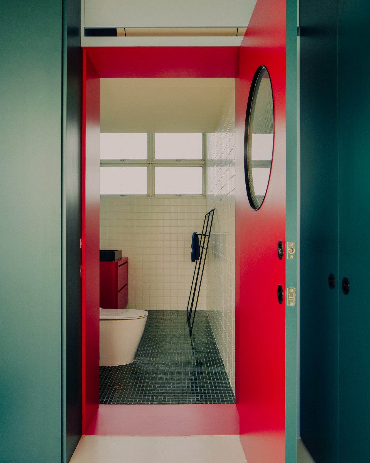 BIM建筑|灵动色彩之家：位于新加坡的粗野派公寓改造 / SPARK