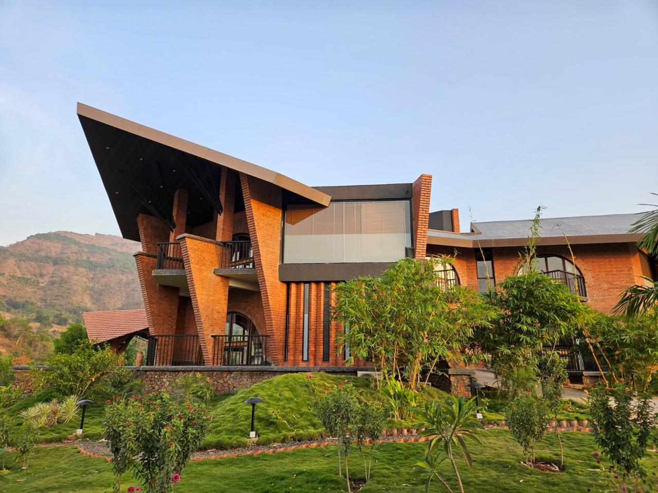 BIM建筑|山尘之宅 / Mahesh Naik