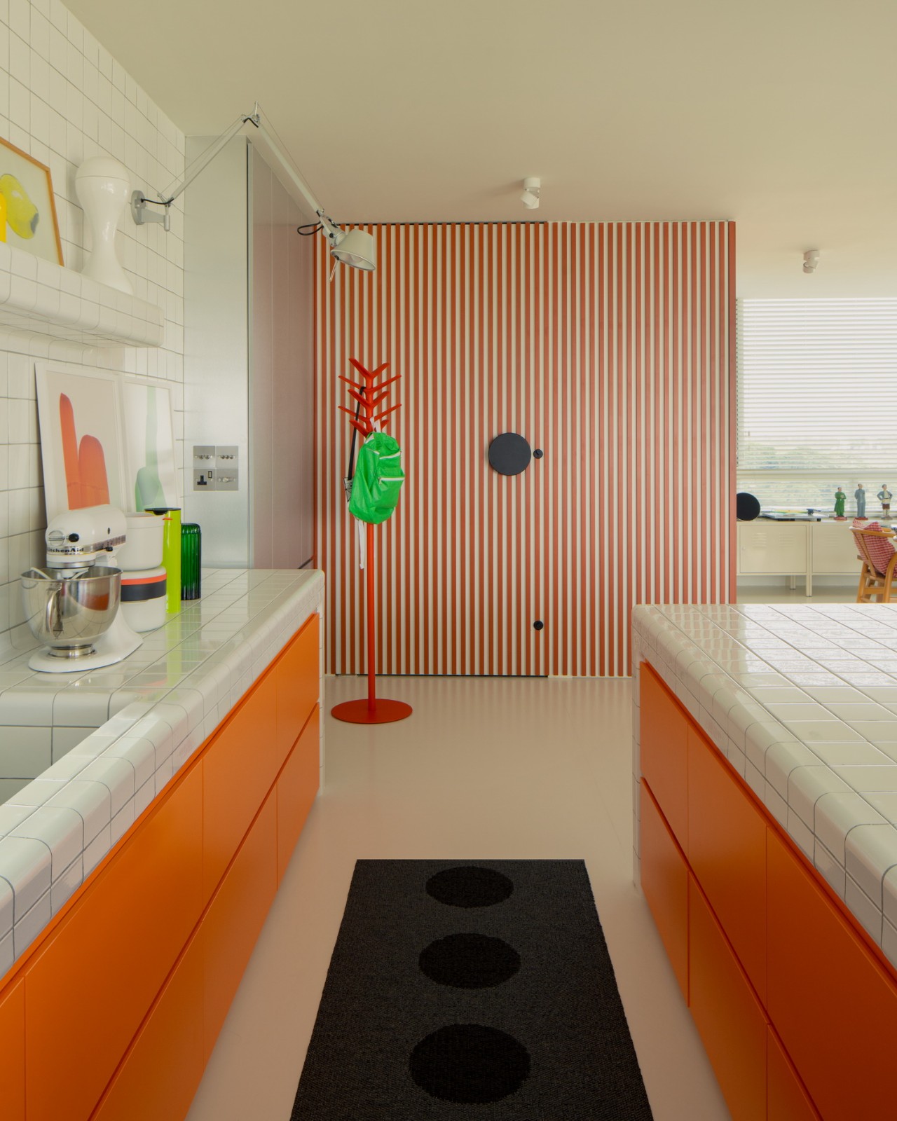 BIM建筑|灵动色彩之家：位于新加坡的粗野派公寓改造 / SPARK