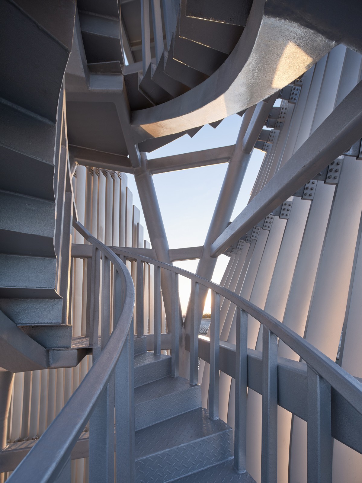 BIM建筑|扭转塔和螺旋站，上海海上的生态基础设施 / HCCH合尘建筑