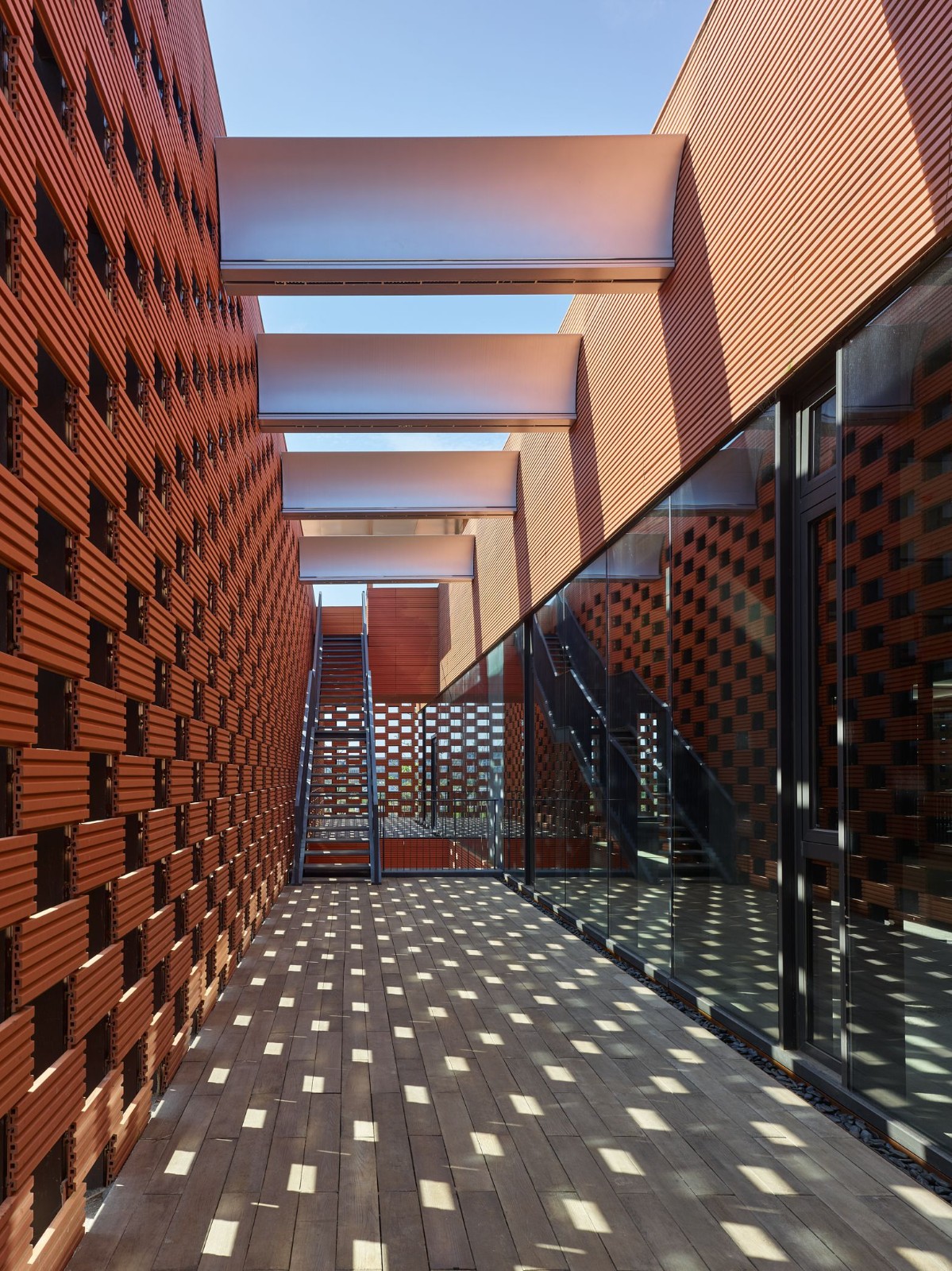 BIM建筑|海南生态智慧新城数字市政厅 / 清华大学建筑设计研究院 素朴建筑工作室