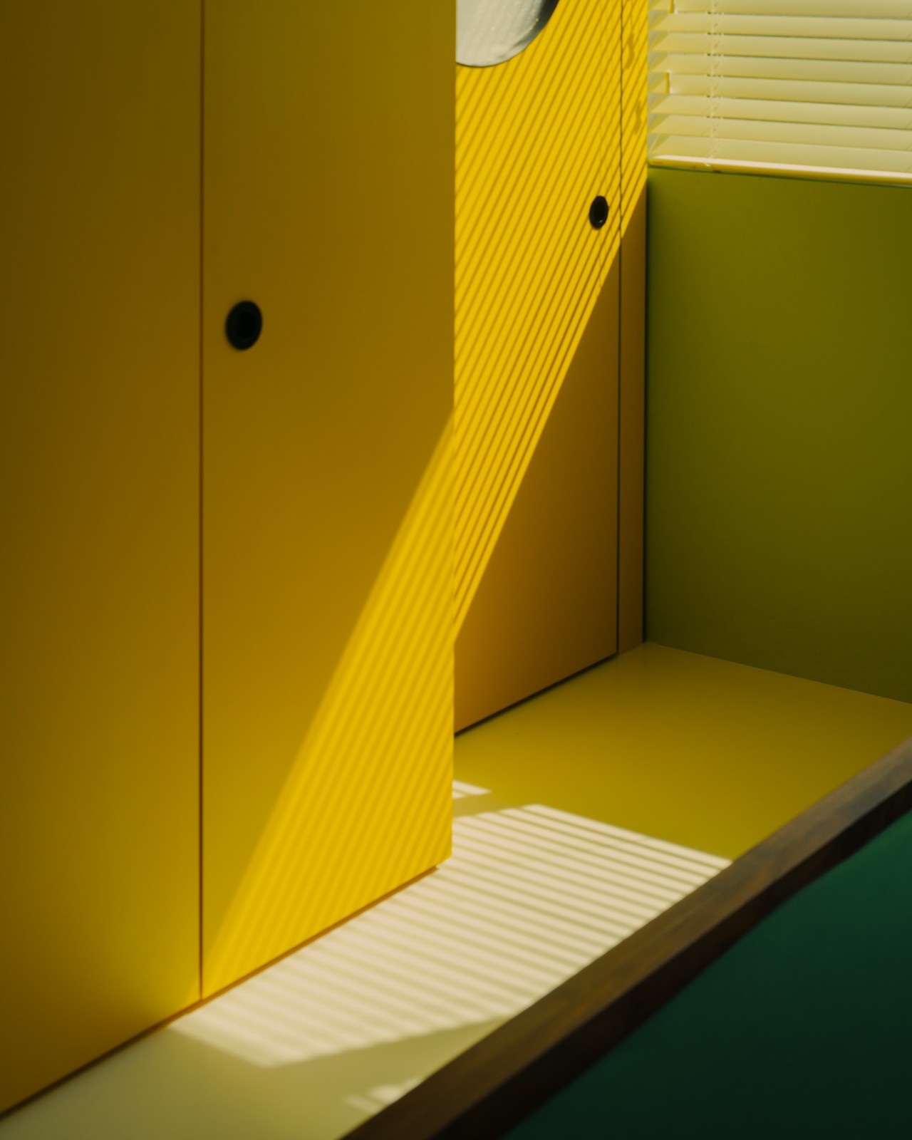 BIM建筑|灵动色彩之家：位于新加坡的粗野派公寓改造 / SPARK