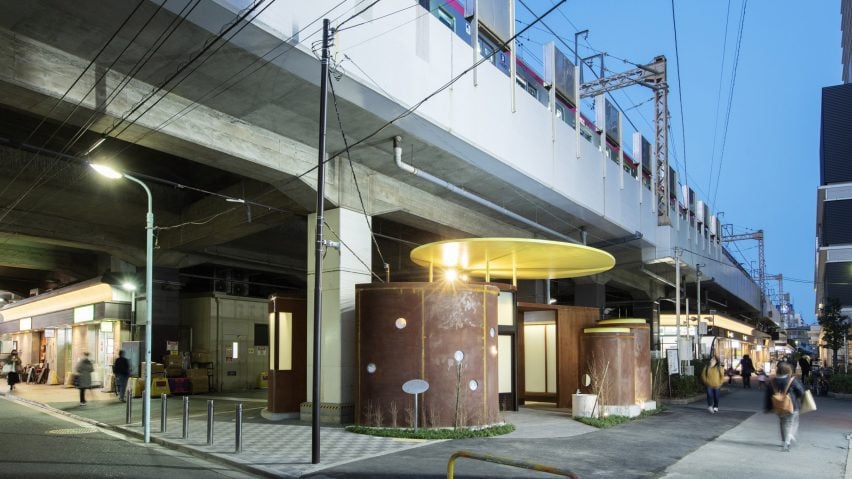 BIM建筑|小林纯子设计亮黄色圆盘顶耐候钢厕所