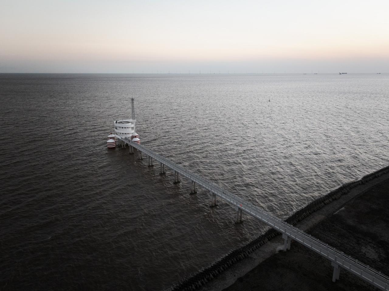 BIM建筑|扭转塔和螺旋站，上海海上的生态基础设施 / HCCH合尘建筑