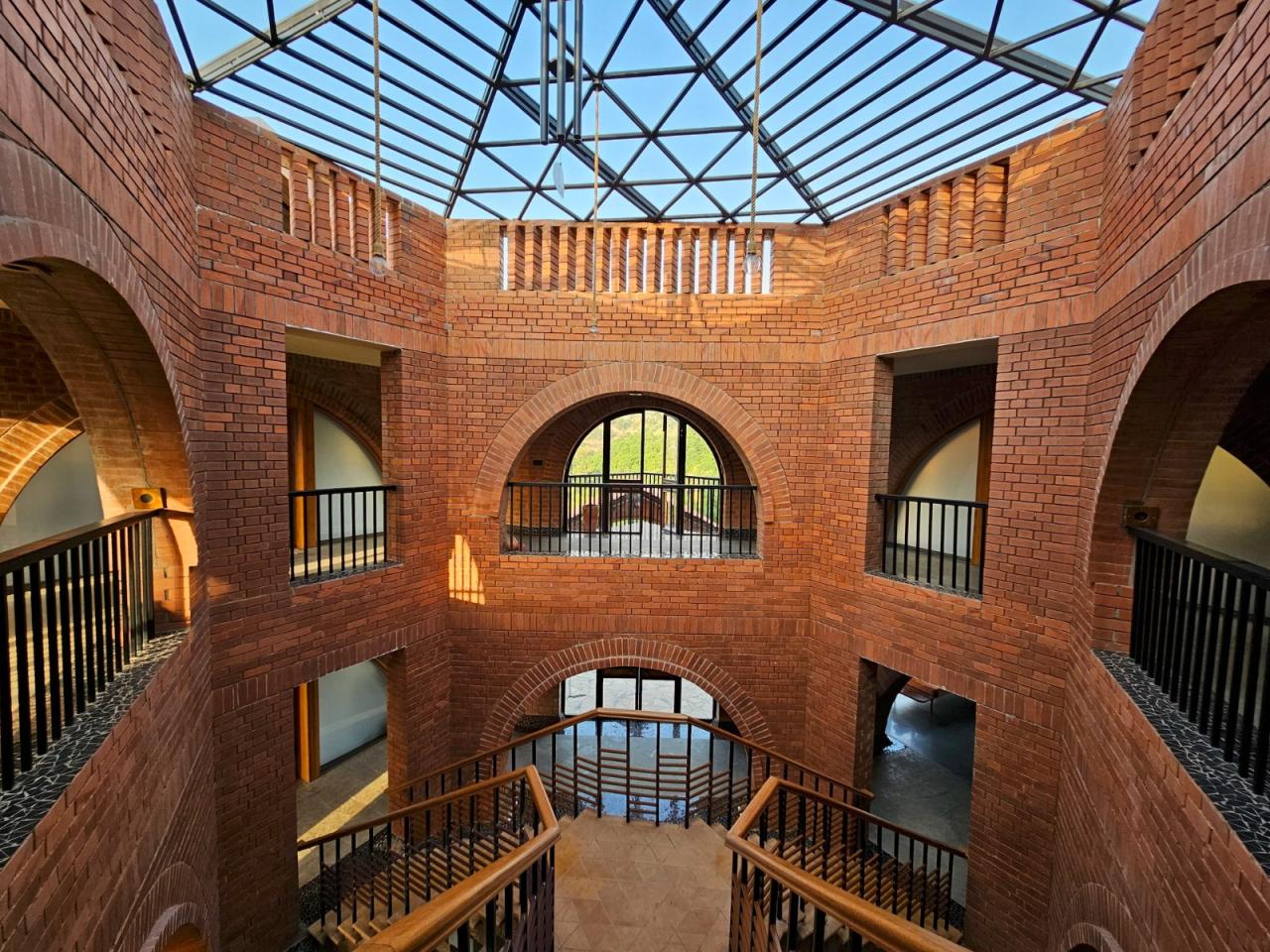 BIM建筑|山尘之宅 / Mahesh Naik