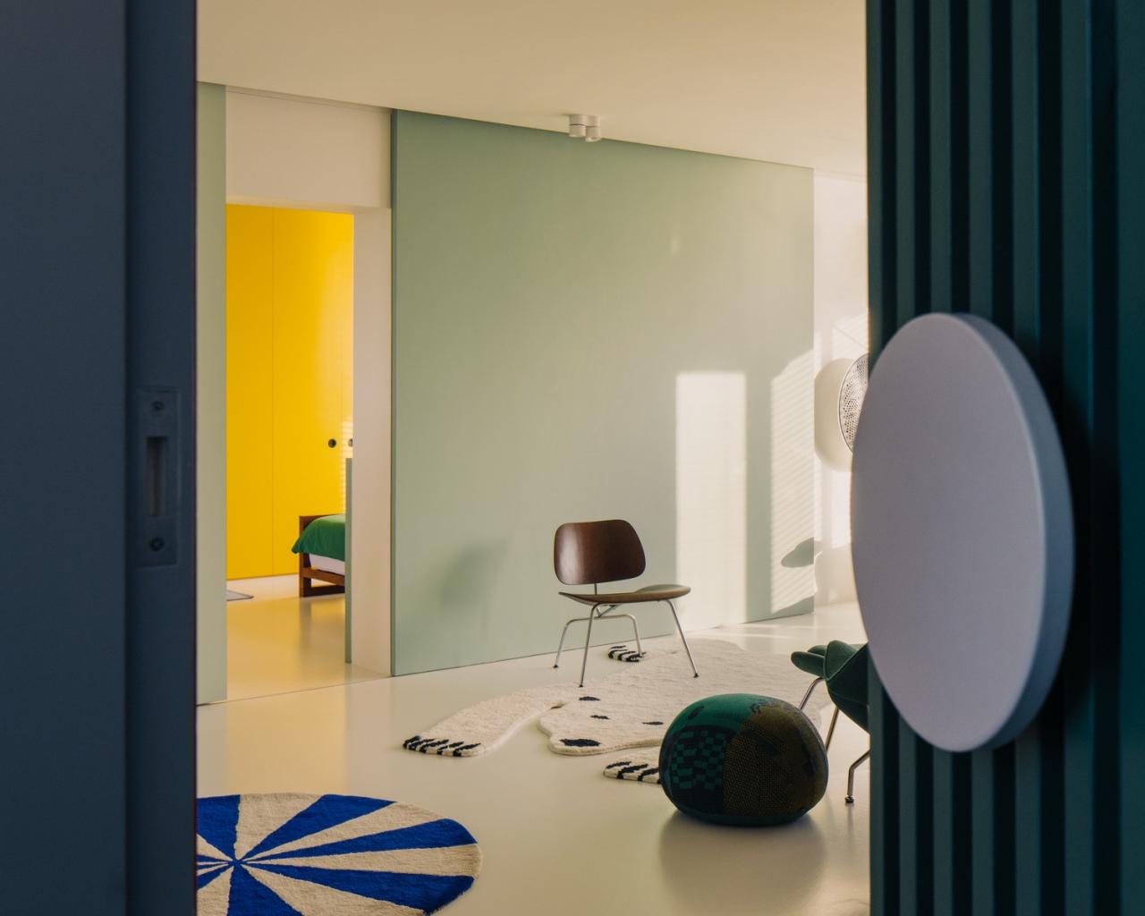 BIM建筑|灵动色彩之家：位于新加坡的粗野派公寓改造 / SPARK