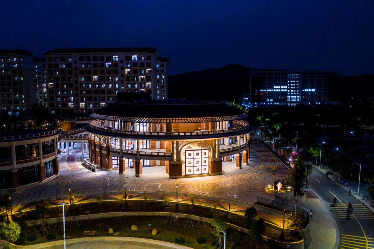 BIM建筑|厦门大学翔安校区中部学生食堂（思源餐厅）/ 厦门大学建筑设计研究院有限公司（AUAD）