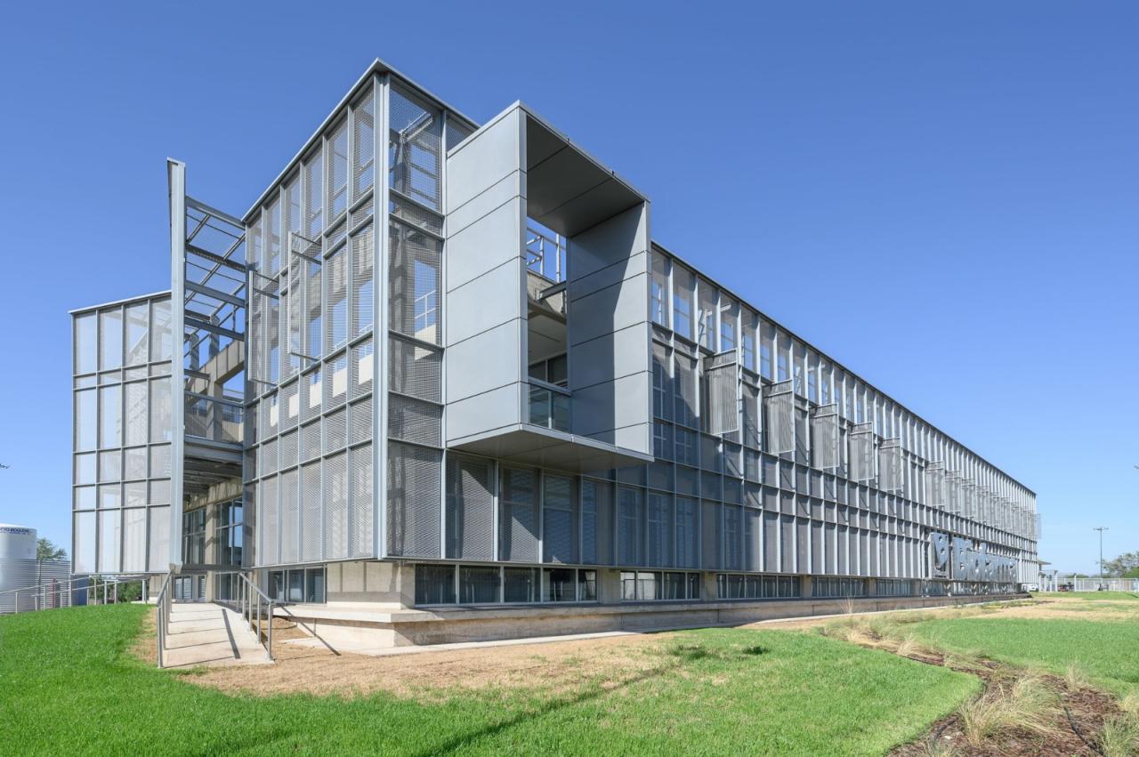 BIM建筑|生物制药总部 / Santiago Viale Lescano + Juan Manuel Juárez