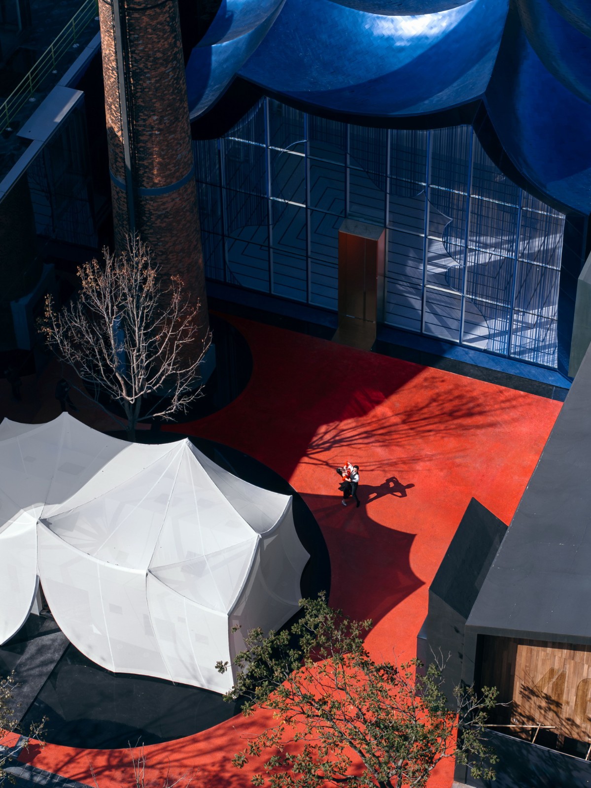 BIM建筑|青丘和白崖：仿佛海浪一般起伏的蓝色山丘下是我们“摇摇摆摆的人间” / Wutopia Lab