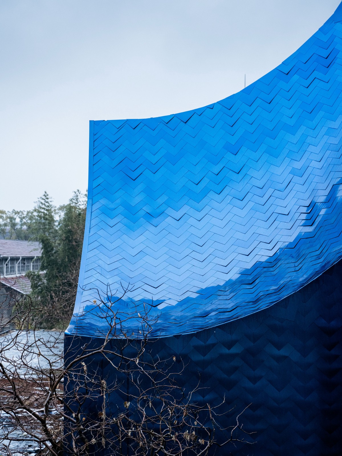 BIM建筑|青丘和白崖：仿佛海浪一般起伏的蓝色山丘下是我们“摇摇摆摆的人间” / Wutopia Lab