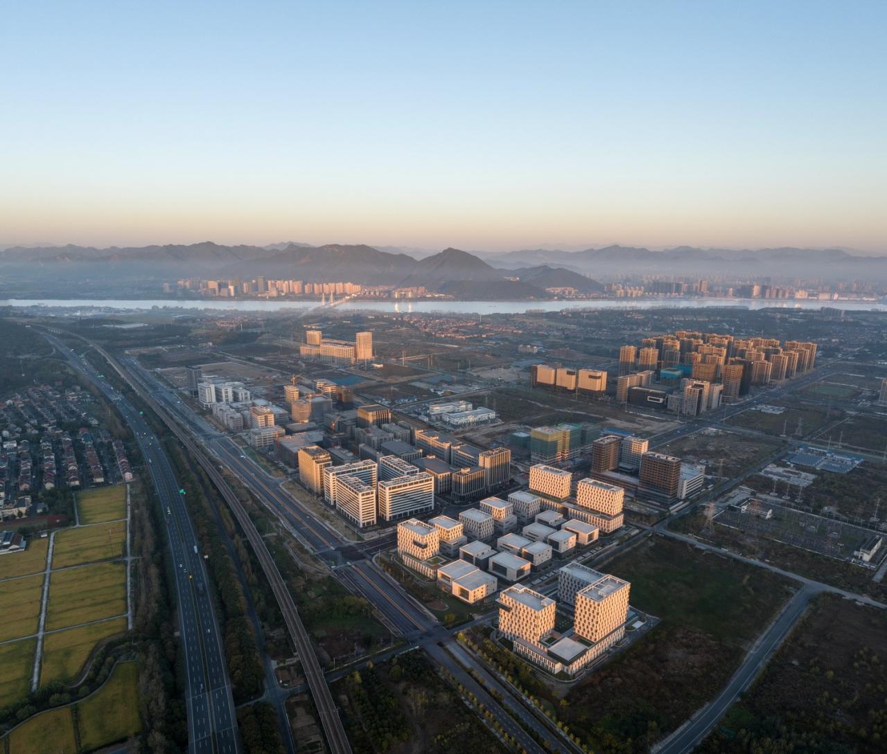 BIM建筑|工业上楼 模式迭代：杭州中节能（富阳）环保产业园 / line+孟凡浩新作