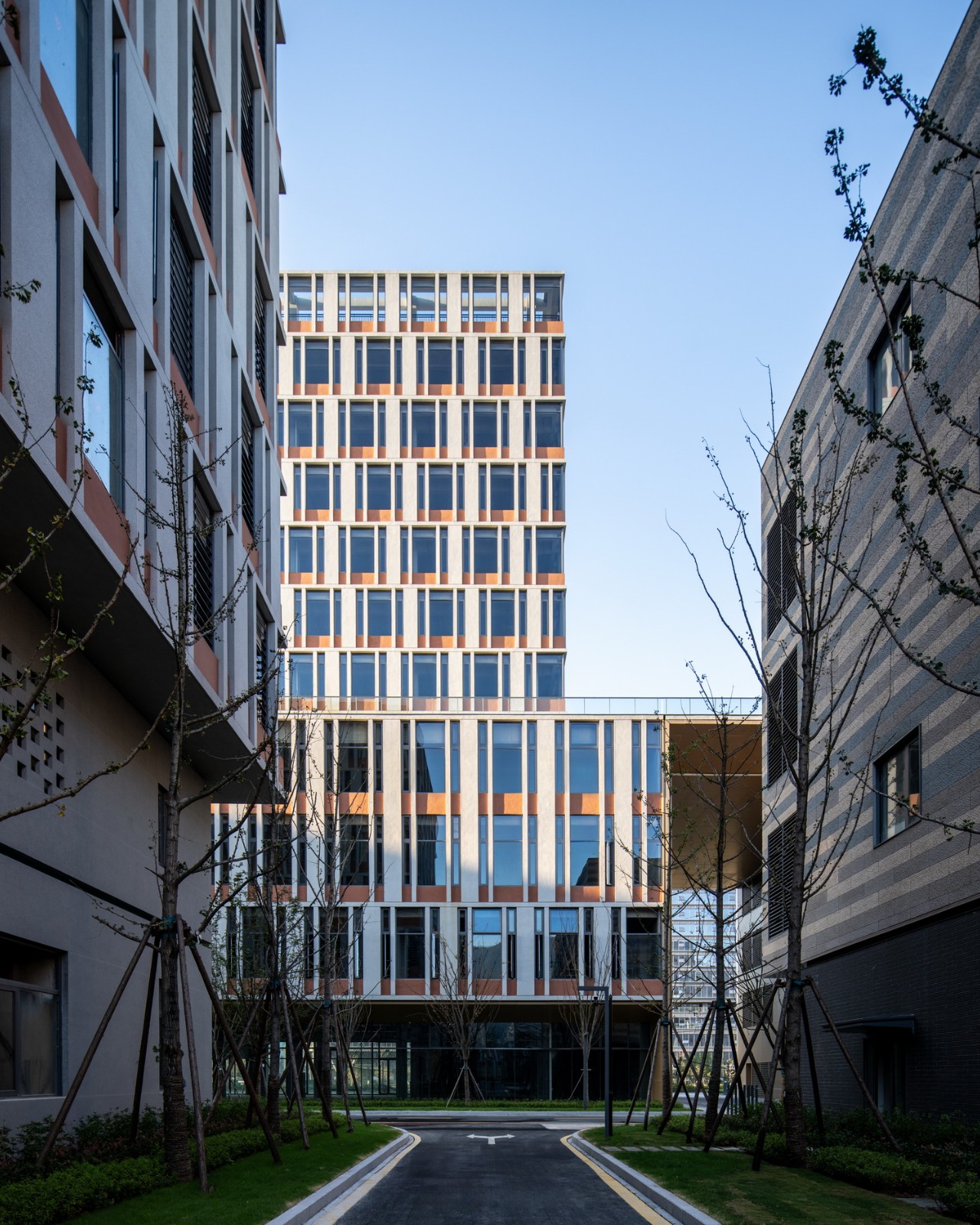 BIM建筑|工业上楼 模式迭代：杭州中节能（富阳）环保产业园 / line+孟凡浩新作