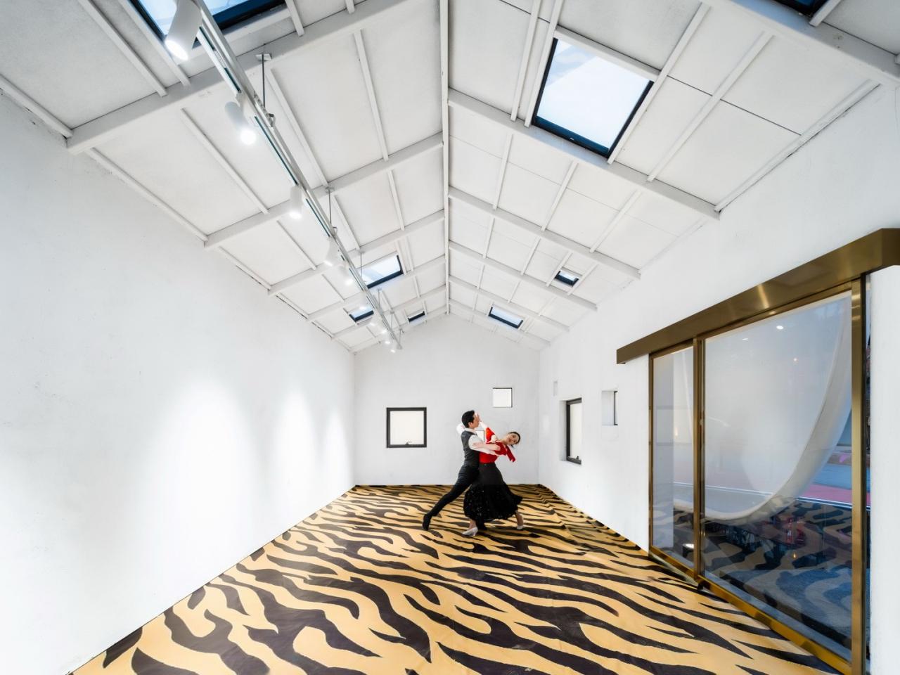 BIM建筑|青丘和白崖：仿佛海浪一般起伏的蓝色山丘下是我们“摇摇摆摆的人间” / Wutopia Lab