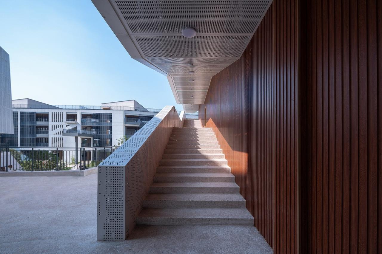 BIM建筑|杭州中泰中学建筑设计 / LZGC量子构城设计事务所+浙江建院建筑规划设计院