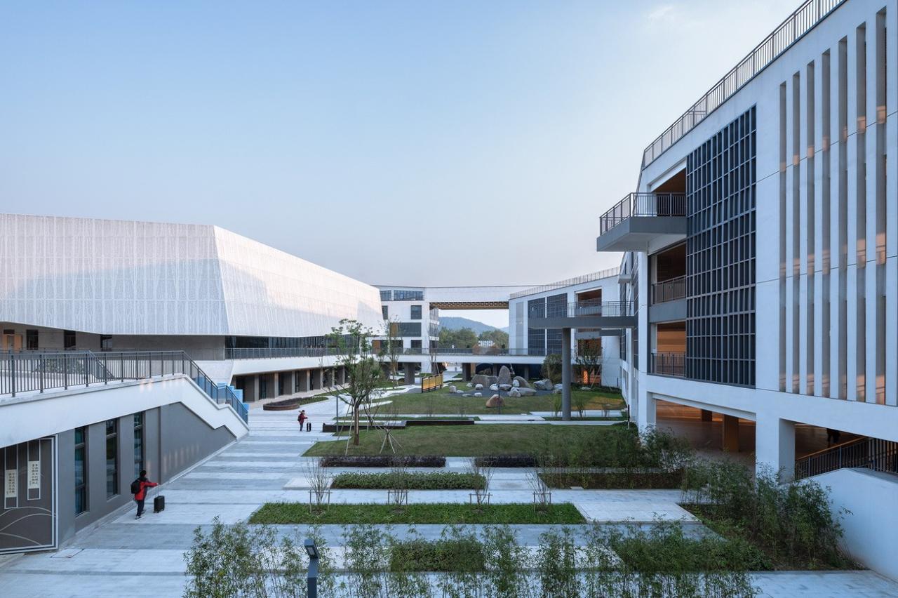 BIM建筑|杭州中泰中学建筑设计 / LZGC量子构城设计事务所+浙江建院建筑规划设计院