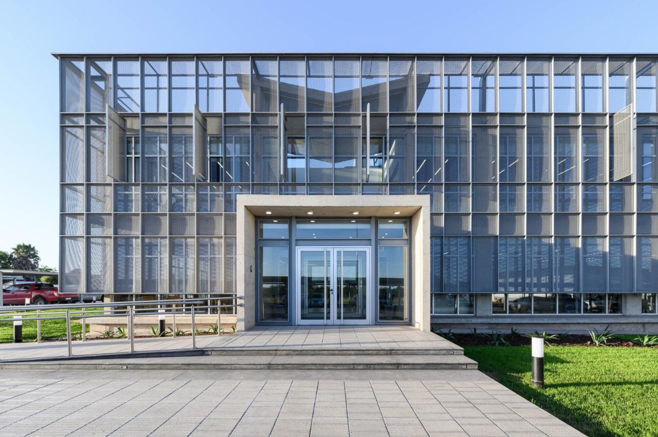 BIM建筑|生物制药总部 / Santiago Viale Lescano + Juan Manuel Juárez