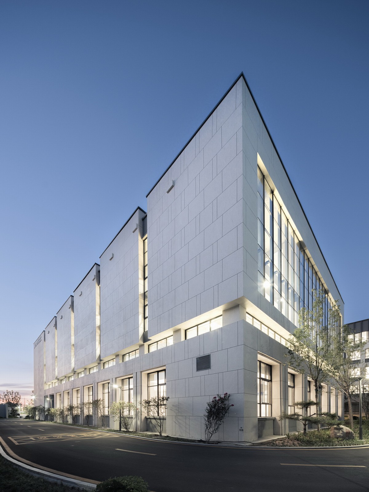 BIM建筑|河南安阳振中学校 / 山东建筑大学建筑城规学院象外营造工作室