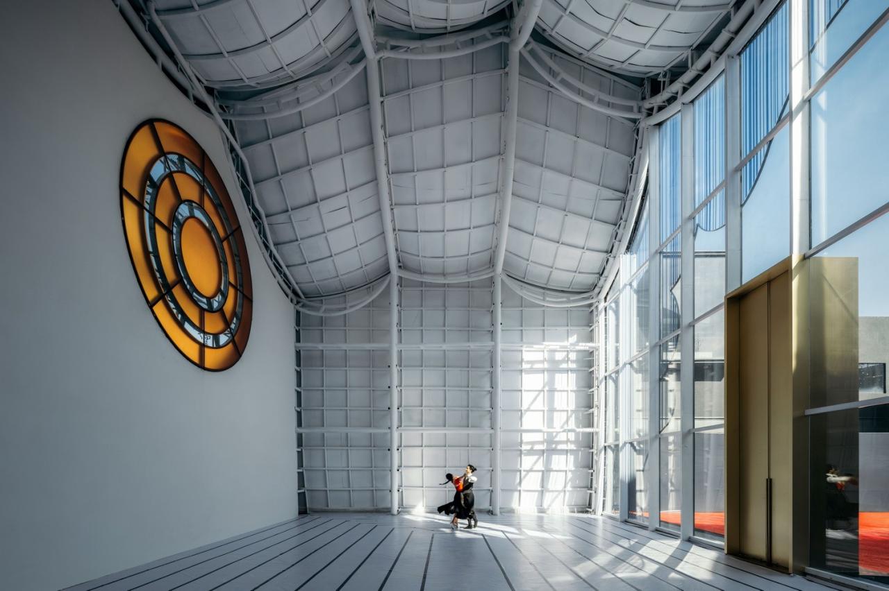 BIM建筑|青丘和白崖：仿佛海浪一般起伏的蓝色山丘下是我们“摇摇摆摆的人间” / Wutopia Lab