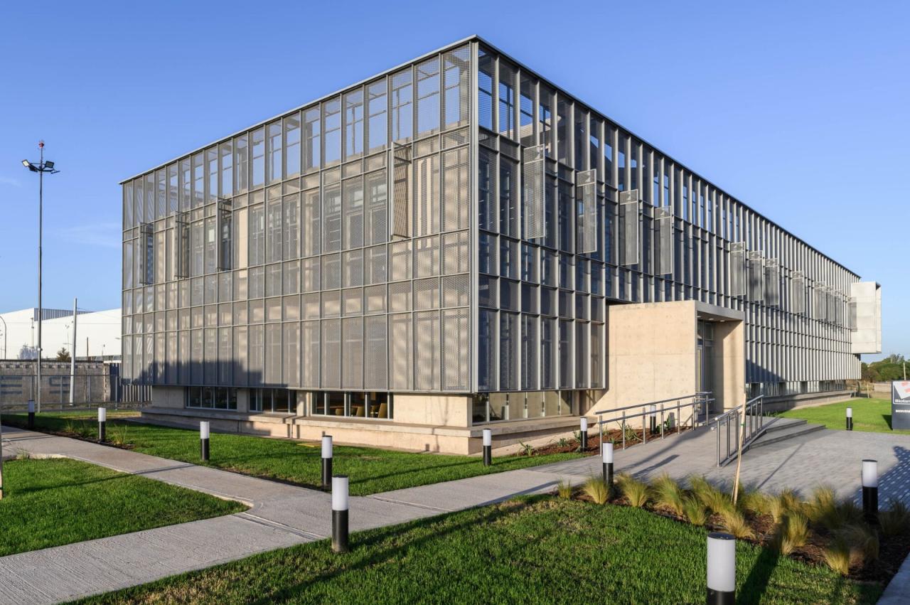 BIM建筑|生物制药总部 / Santiago Viale Lescano + Juan Manuel Juárez