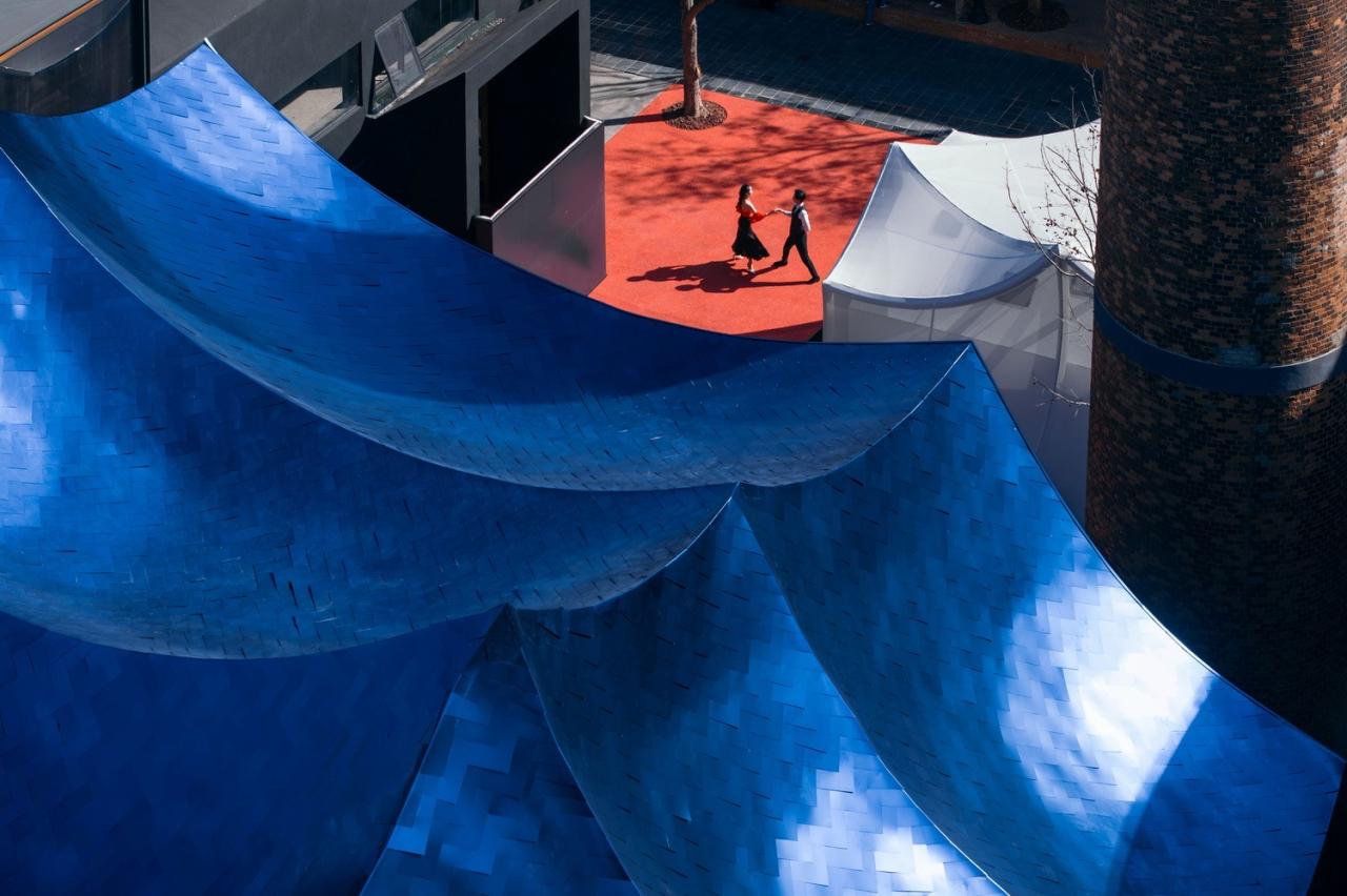 BIM建筑|青丘和白崖：仿佛海浪一般起伏的蓝色山丘下是我们“摇摇摆摆的人间” / Wutopia Lab