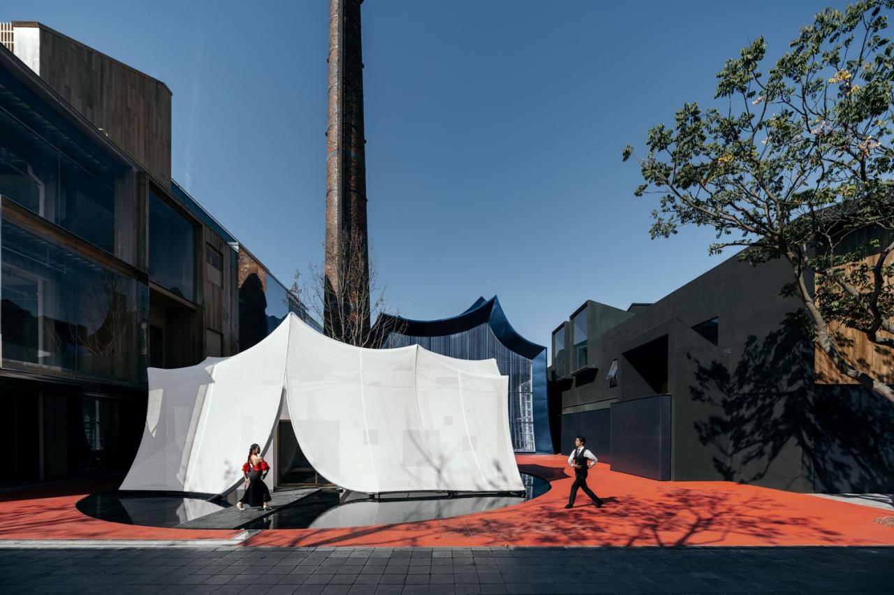 BIM建筑|青丘和白崖：仿佛海浪一般起伏的蓝色山丘下是我们“摇摇摆摆的人间” / Wutopia Lab