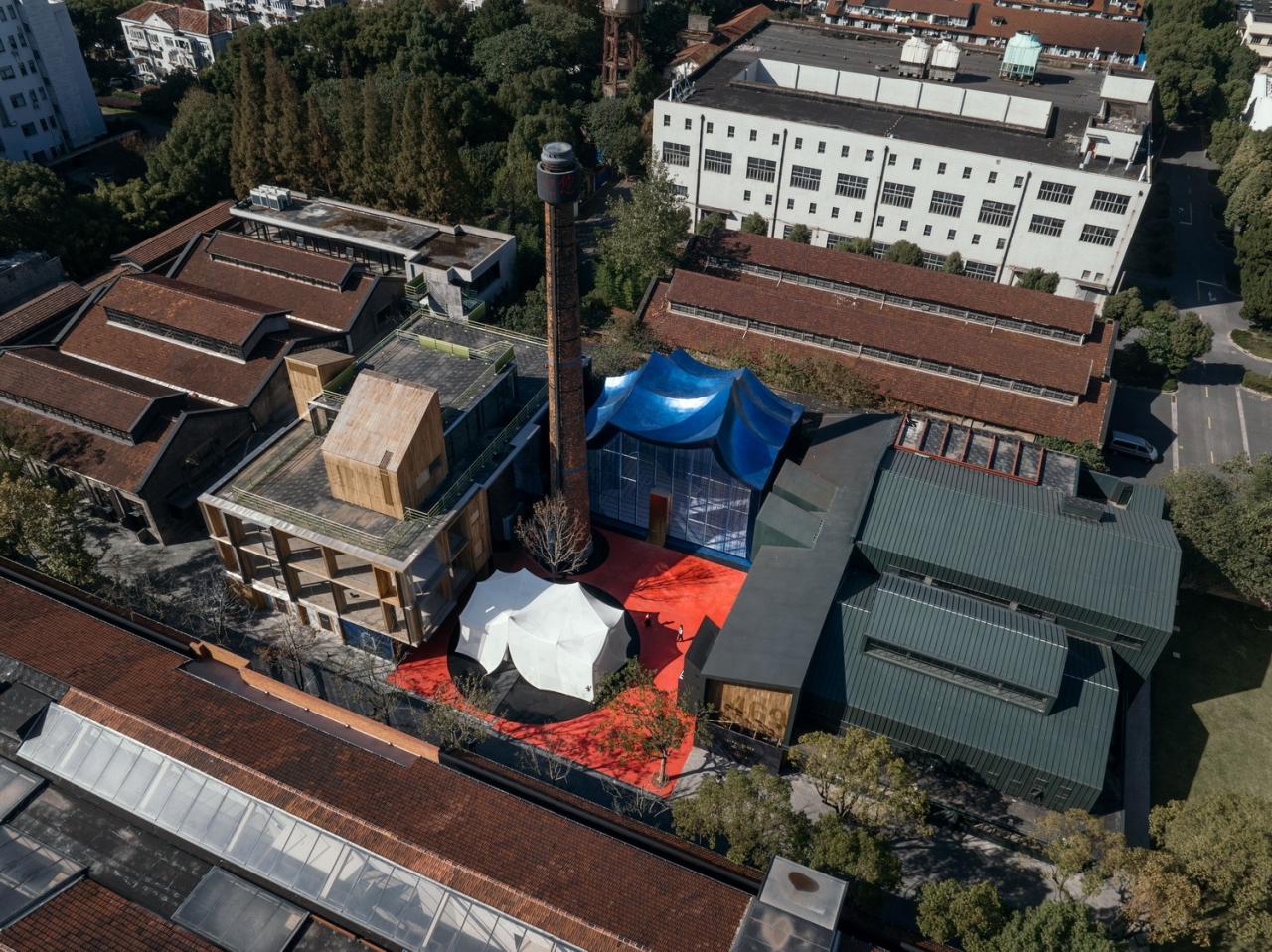 BIM建筑|青丘和白崖：仿佛海浪一般起伏的蓝色山丘下是我们“摇摇摆摆的人间” / Wutopia Lab