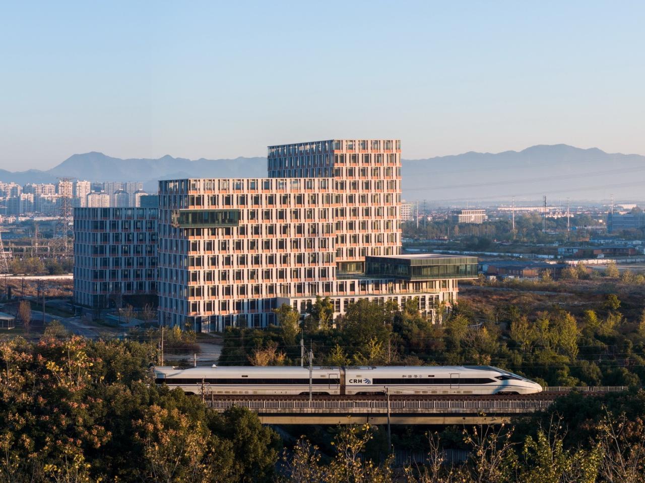 BIM建筑|工业上楼 模式迭代：杭州中节能（富阳）环保产业园 / line+孟凡浩新作