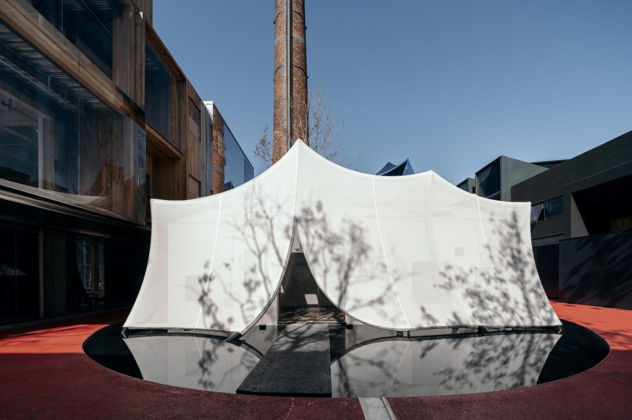 BIM建筑|青丘和白崖：仿佛海浪一般起伏的蓝色山丘下是我们“摇摇摆摆的人间” / Wutopia Lab