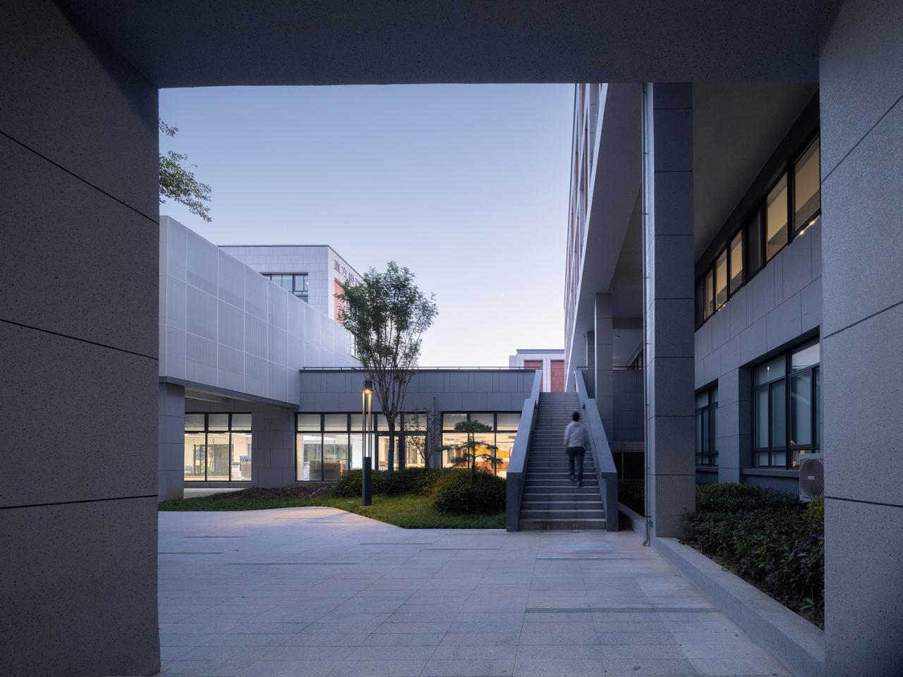 BIM建筑|河南安阳振中学校 / 山东建筑大学建筑城规学院象外营造工作室