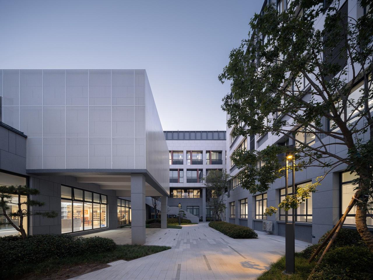 BIM建筑|河南安阳振中学校 / 山东建筑大学建筑城规学院象外营造工作室