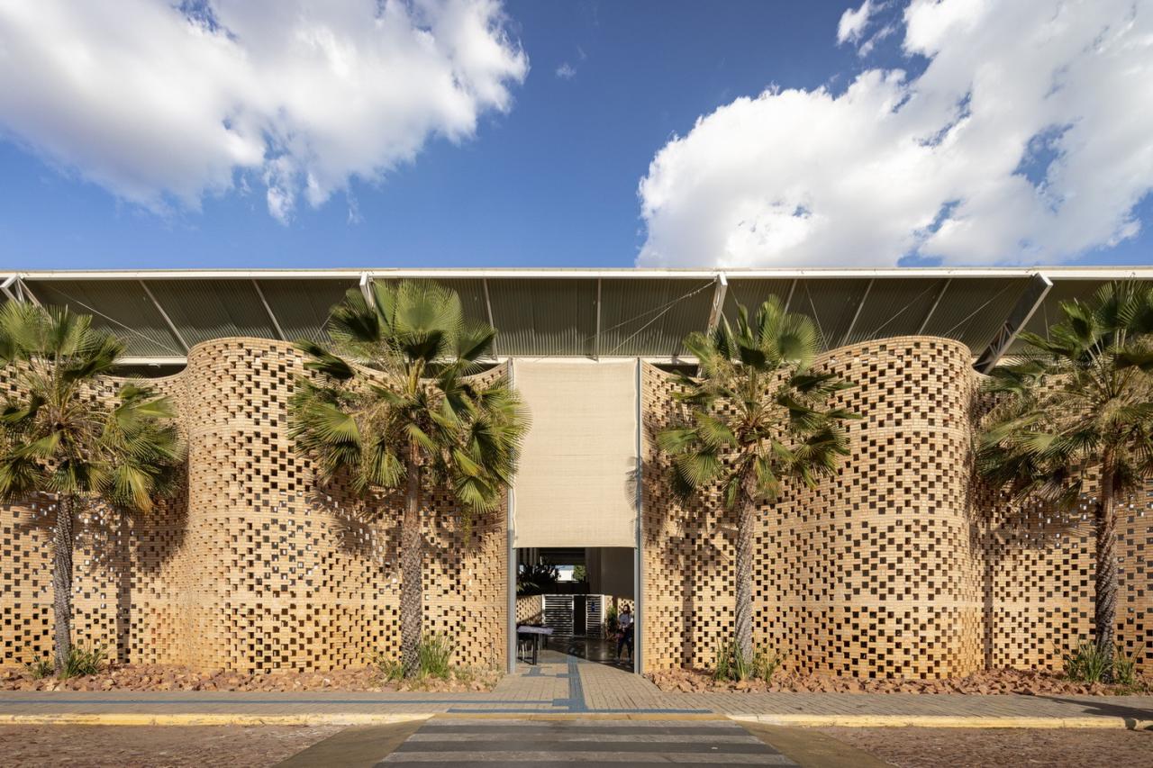 BIM建筑|乌尼埃朗学校兽医院 / Lins Arquitetos Associados