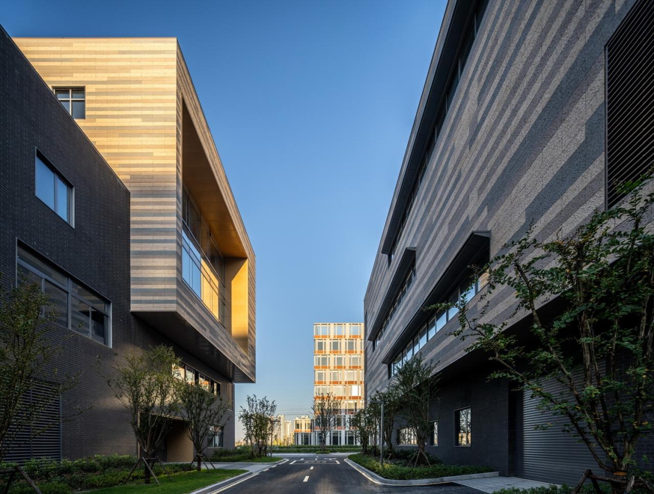 BIM建筑|工业上楼 模式迭代：杭州中节能（富阳）环保产业园 / line+孟凡浩新作