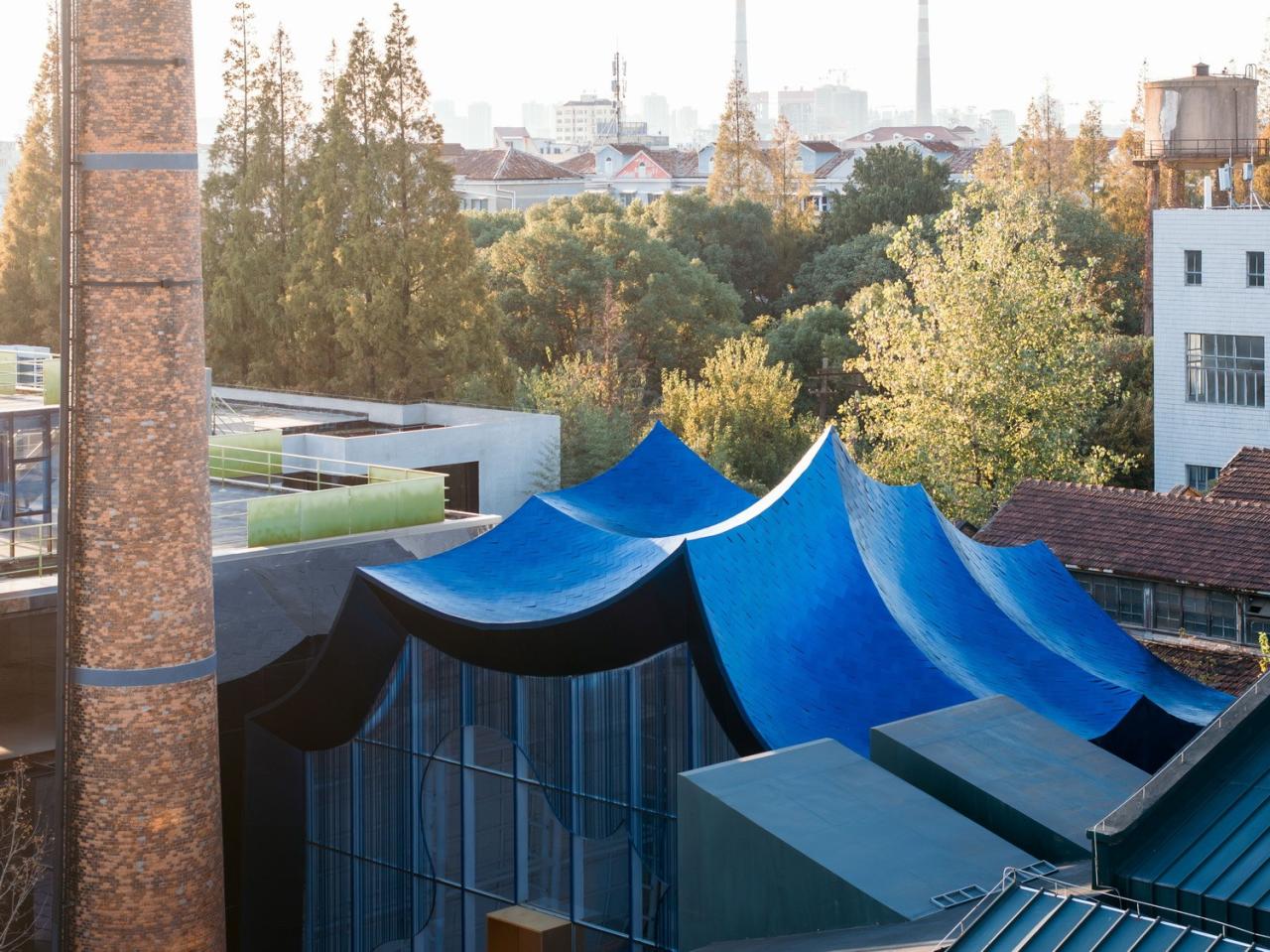 BIM建筑|青丘和白崖：仿佛海浪一般起伏的蓝色山丘下是我们“摇摇摆摆的人间” / Wutopia Lab