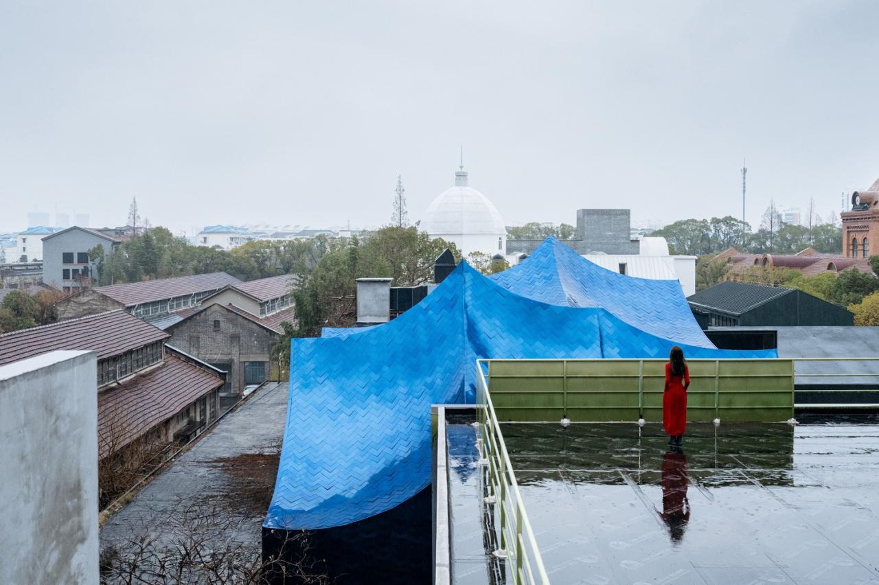 BIM建筑|青丘和白崖：仿佛海浪一般起伏的蓝色山丘下是我们“摇摇摆摆的人间” / Wutopia Lab