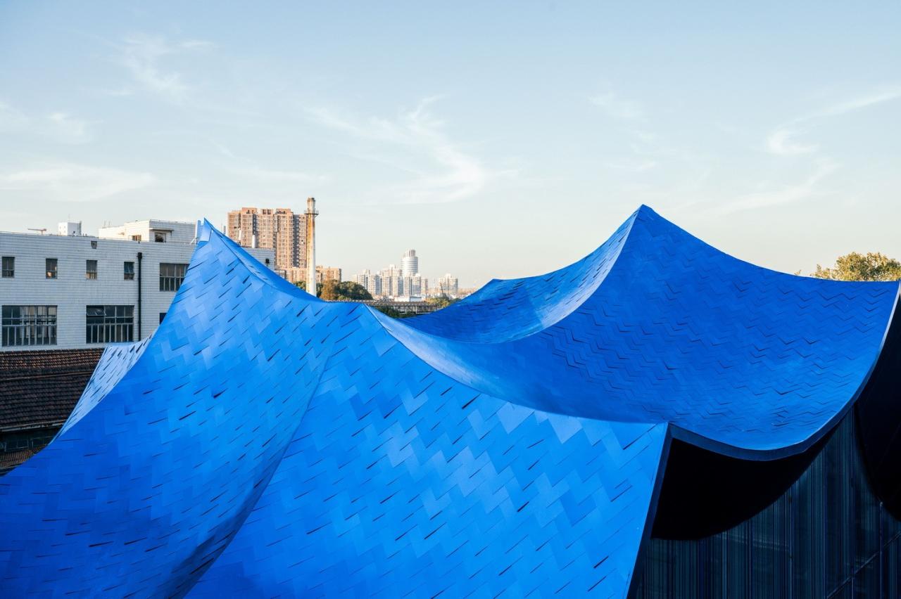 BIM建筑|青丘和白崖：仿佛海浪一般起伏的蓝色山丘下是我们“摇摇摆摆的人间” / Wutopia Lab