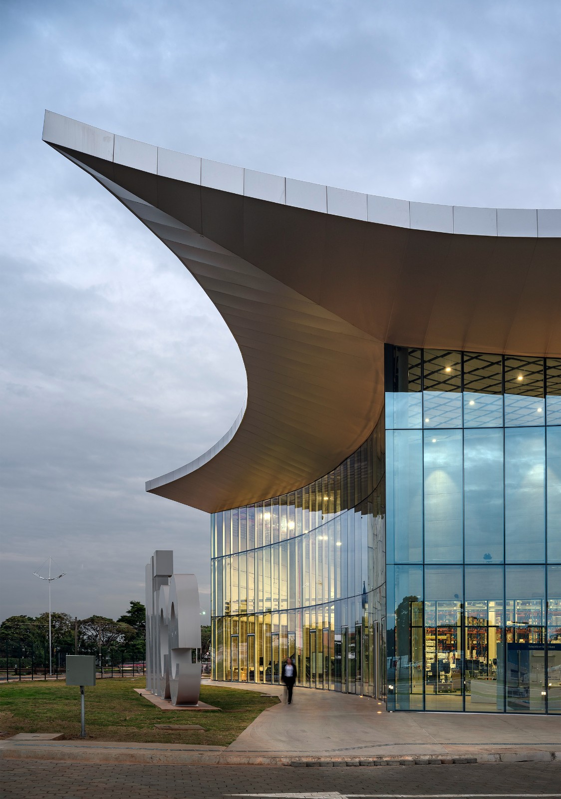 BIM建筑|Nice集团巴西总部 / MCA