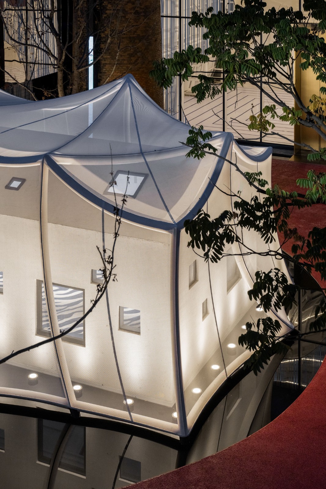 BIM建筑|青丘和白崖：仿佛海浪一般起伏的蓝色山丘下是我们“摇摇摆摆的人间” / Wutopia Lab