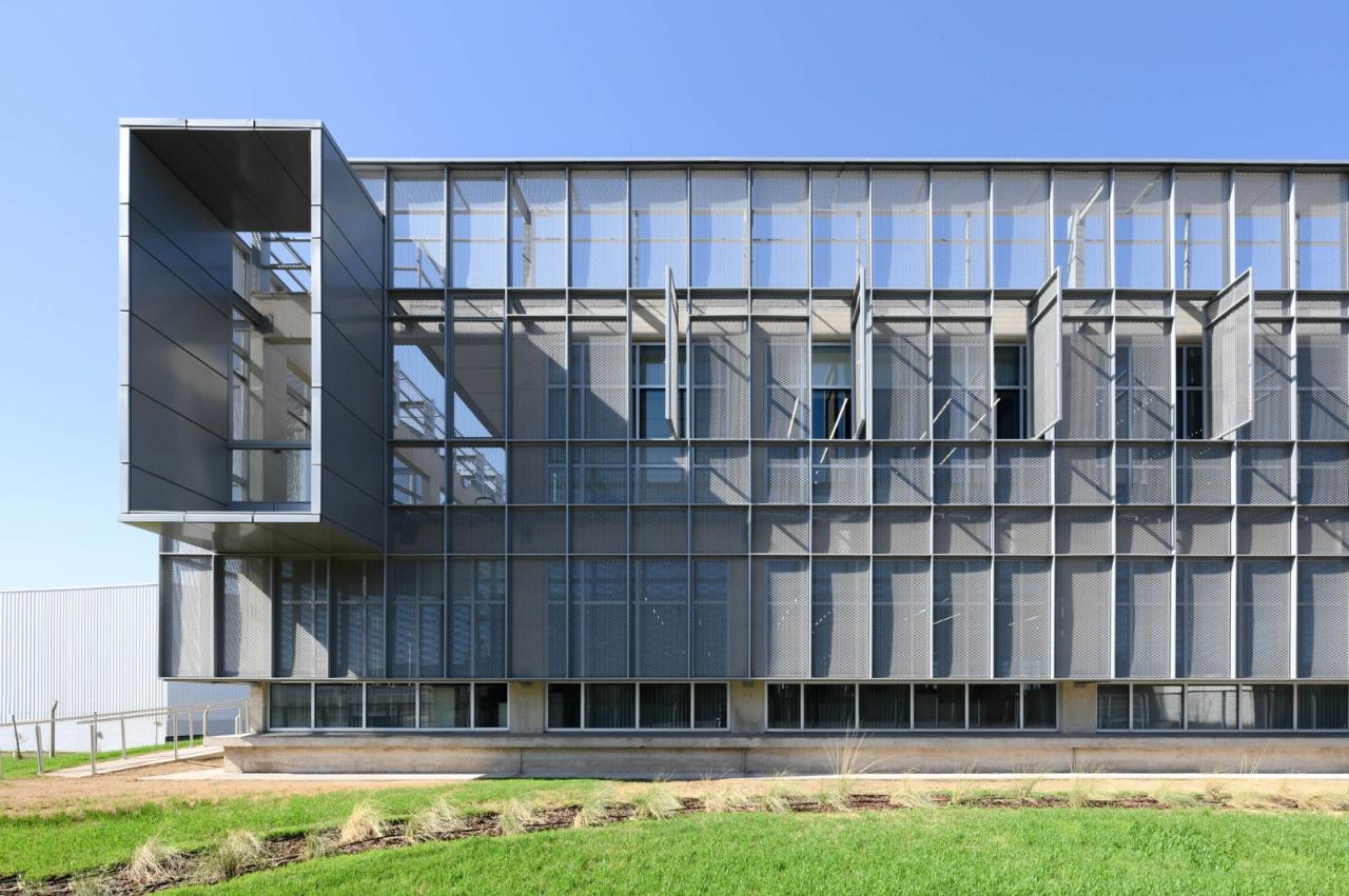 BIM建筑|生物制药总部 / Santiago Viale Lescano + Juan Manuel Juárez