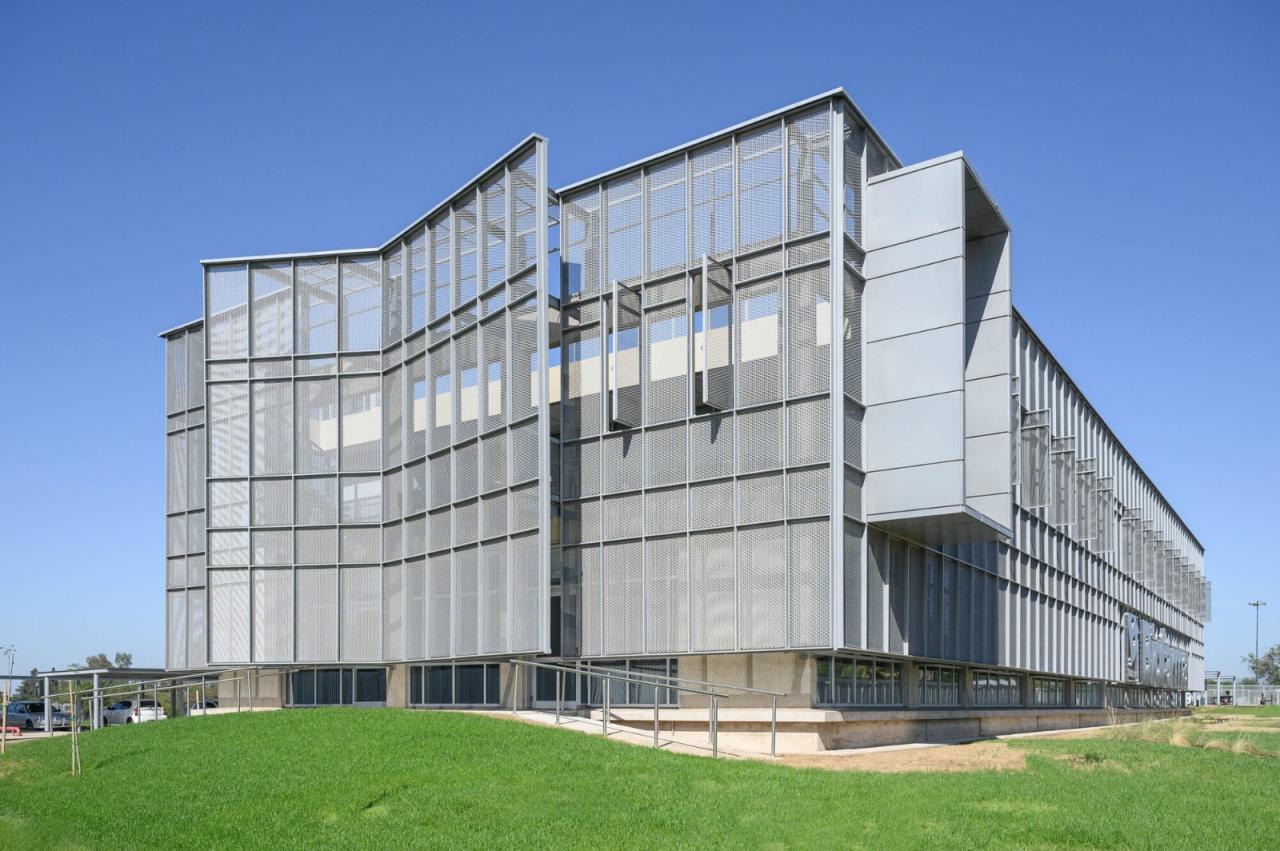 BIM建筑|生物制药总部 / Santiago Viale Lescano + Juan Manuel Juárez