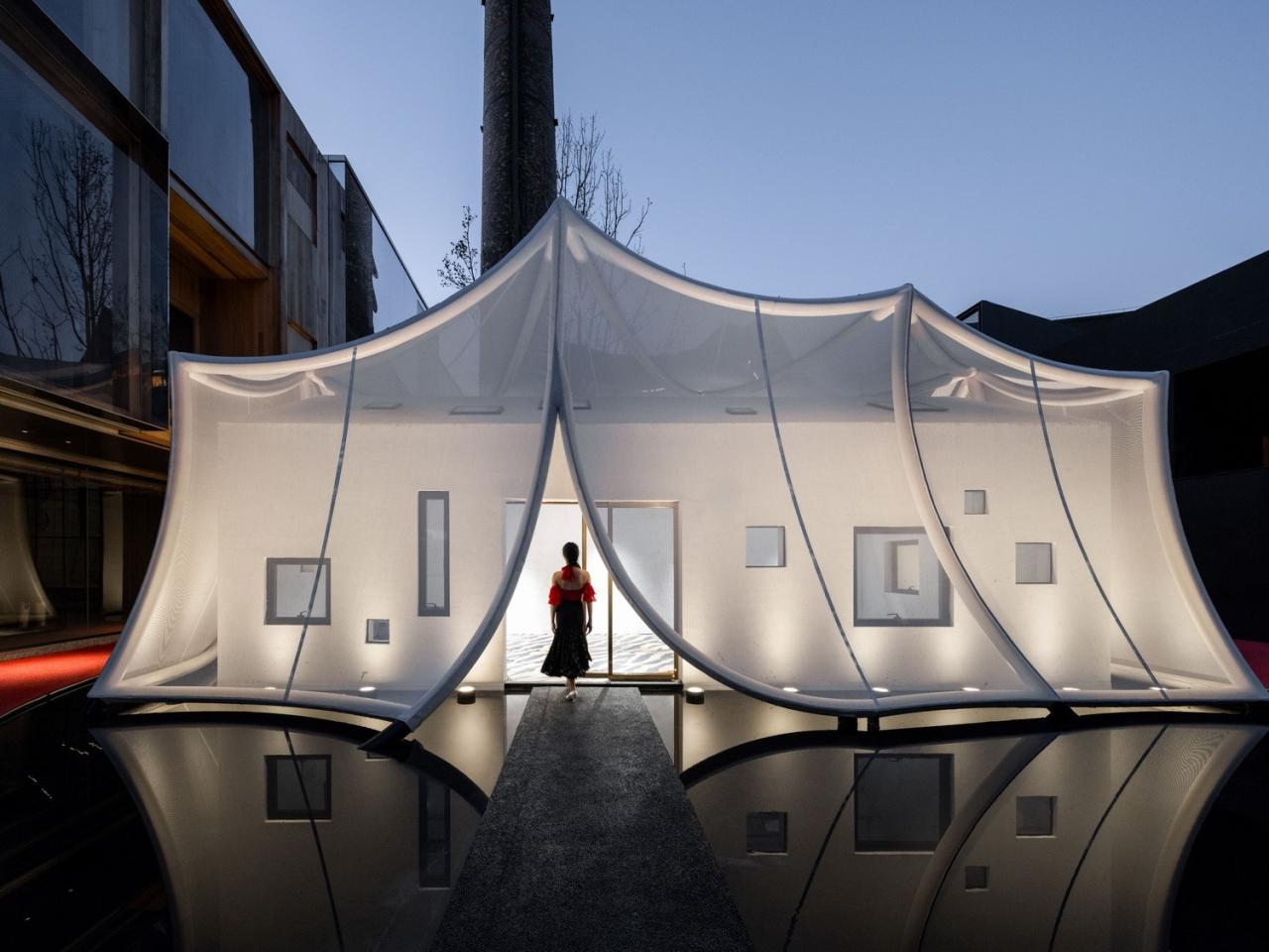 BIM建筑|青丘和白崖：仿佛海浪一般起伏的蓝色山丘下是我们“摇摇摆摆的人间” / Wutopia Lab