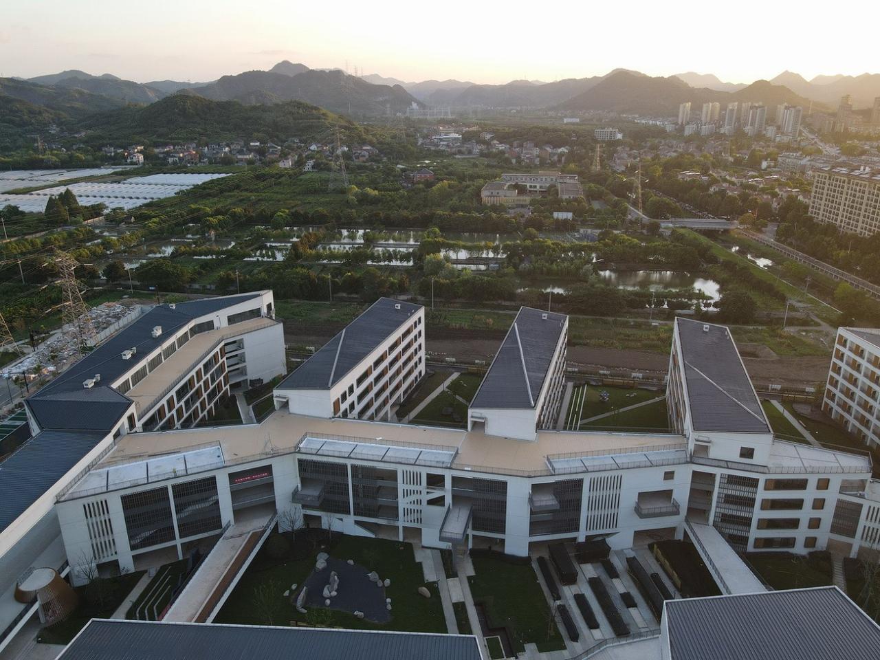 BIM建筑|杭州中泰中学建筑设计 / LZGC量子构城设计事务所+浙江建院建筑规划设计院