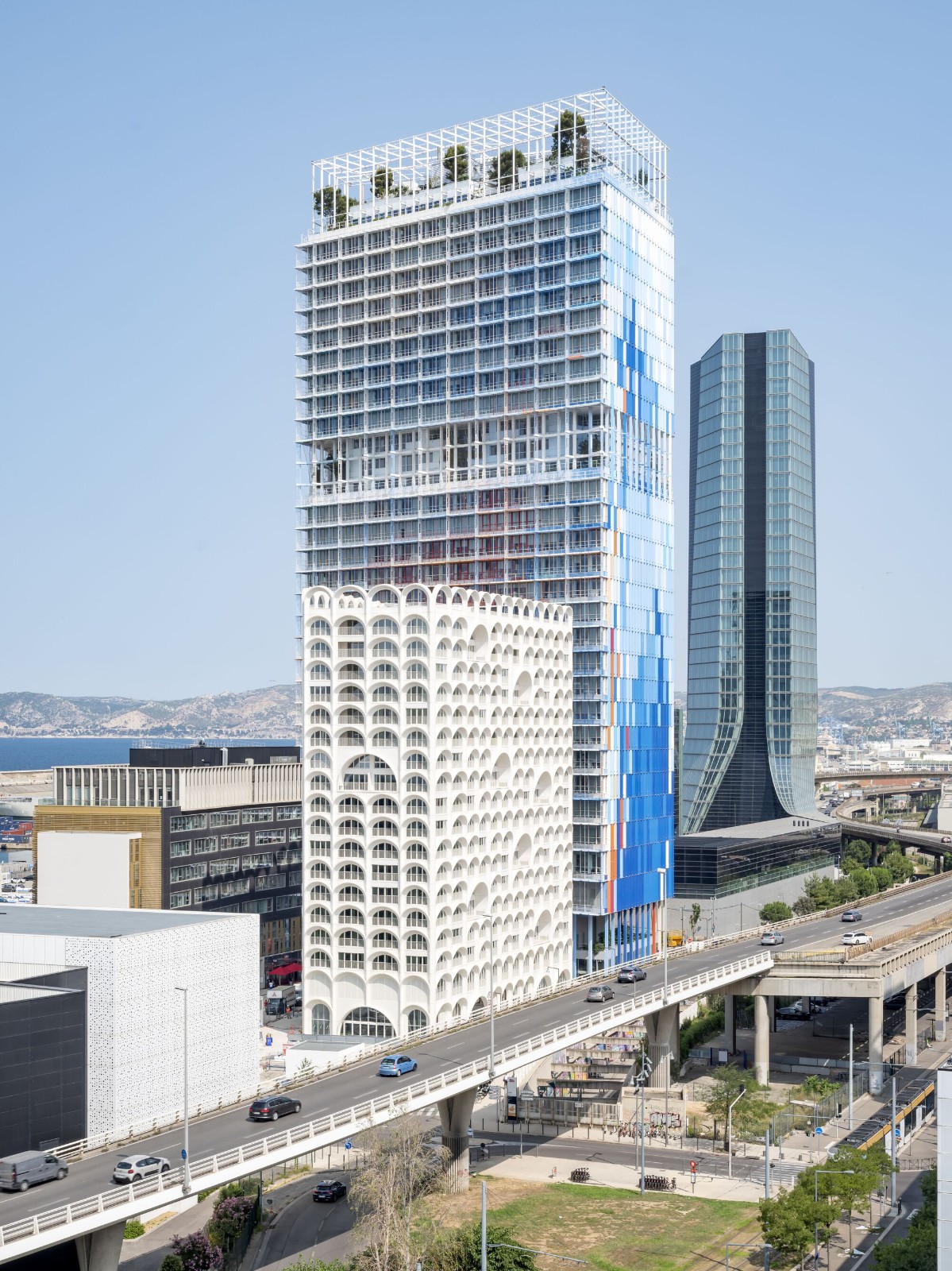 BIM建筑|414 个拱顶，‘蓝色之门’住宅 / PietriArchitectes