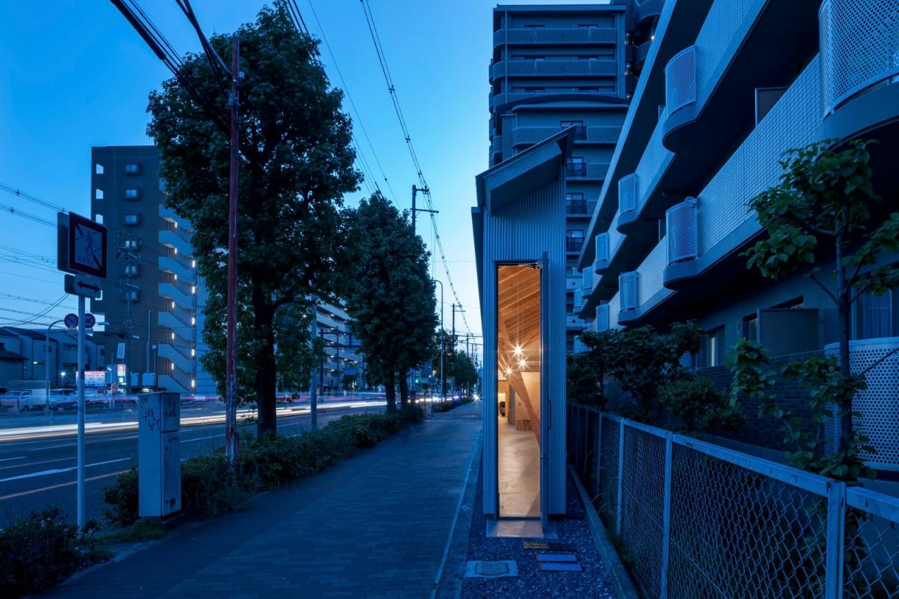 BIM建筑|4x59米三角地，YOKONAGAYA 美容院 / Office for Environment Architecture