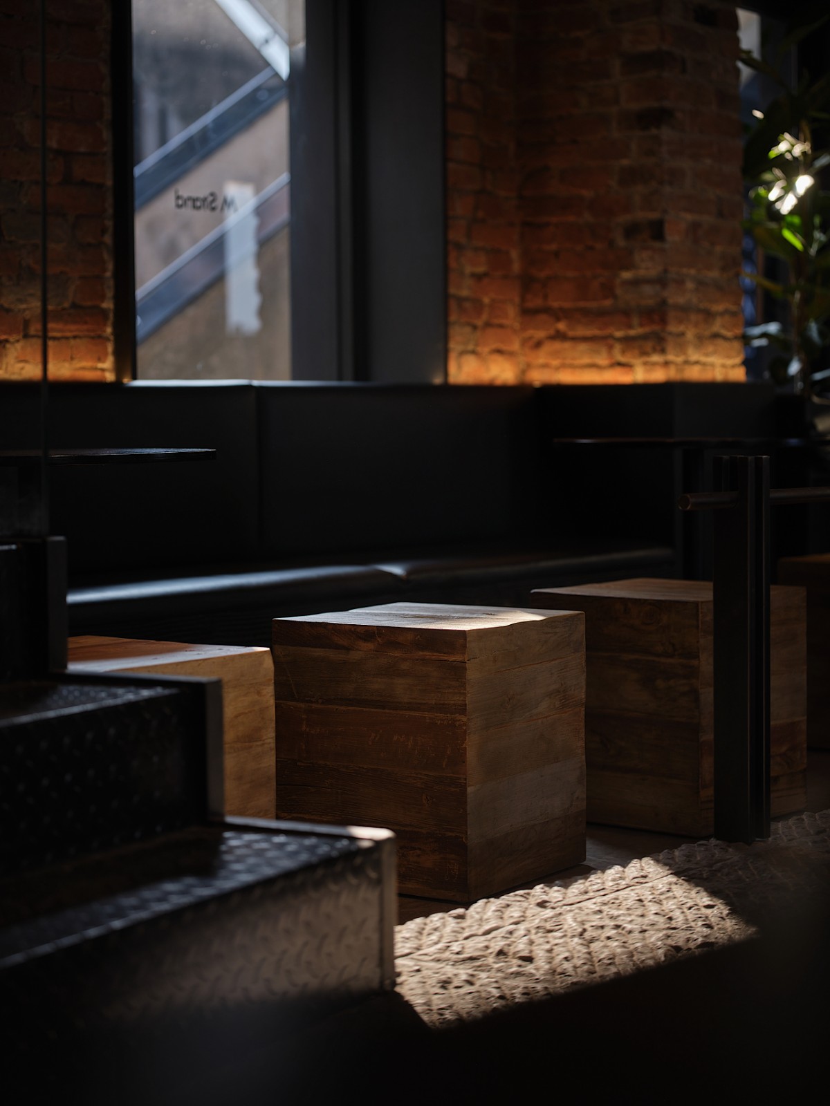 BIM建筑|「百年对谈」M stand-青岛银鱼巷旗舰店 / 平衡空间设计