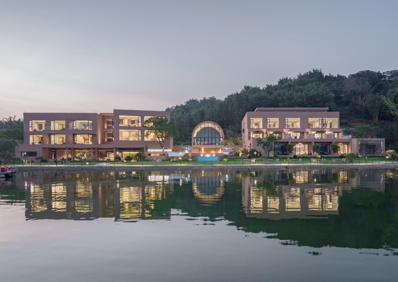 BIM建筑|回应古寺和山水的人文居所：清远慈湖书院 / 城外建筑