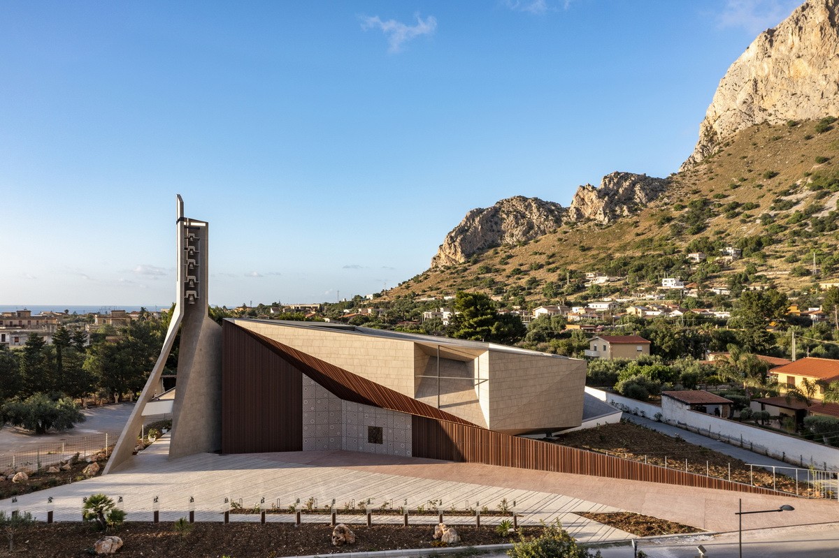 BIM建筑|Redemptoris Mater 教堂 / Studio Kuadra